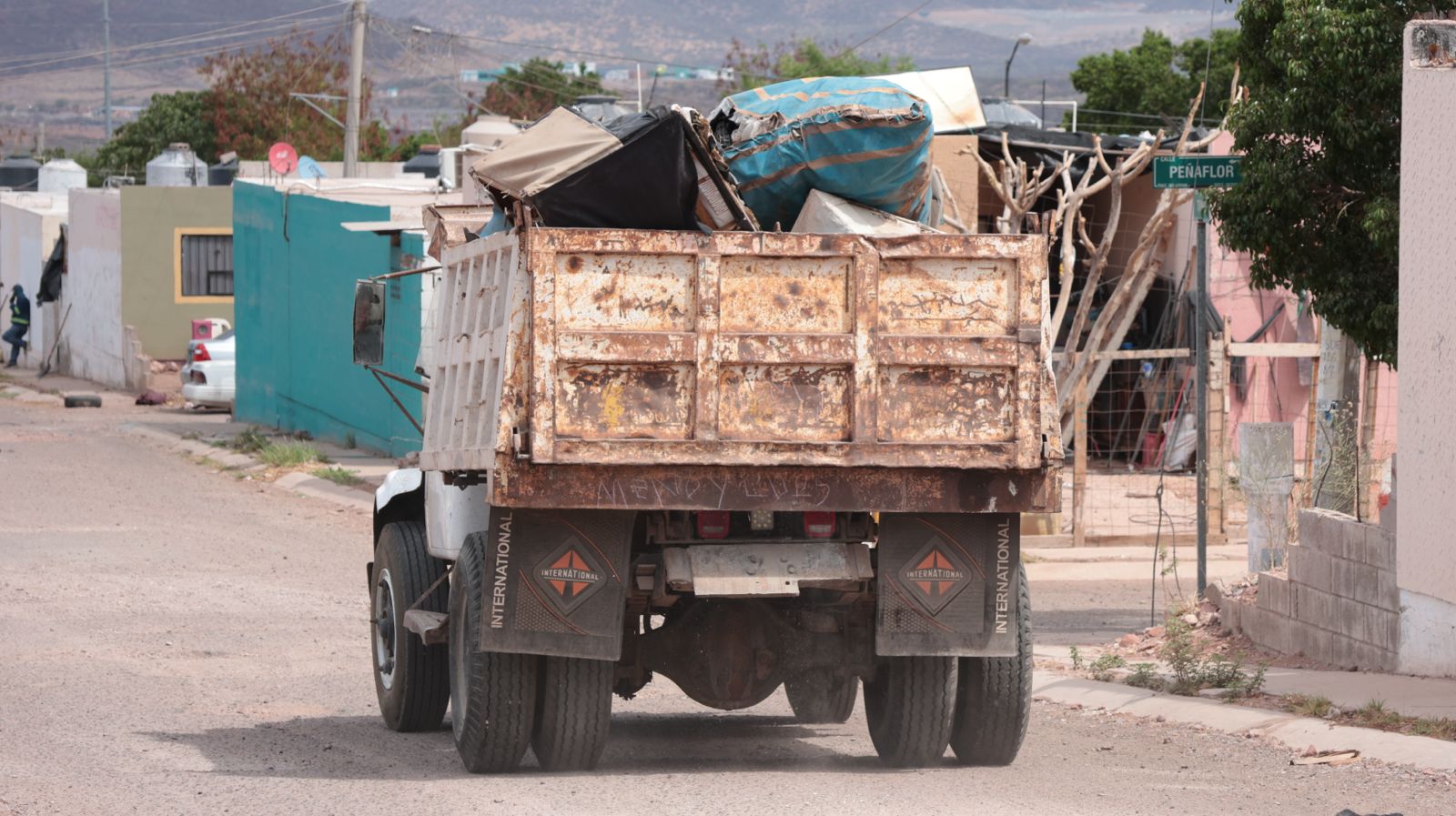 Retiran 20 toneladas de cacharros en Ocotillo