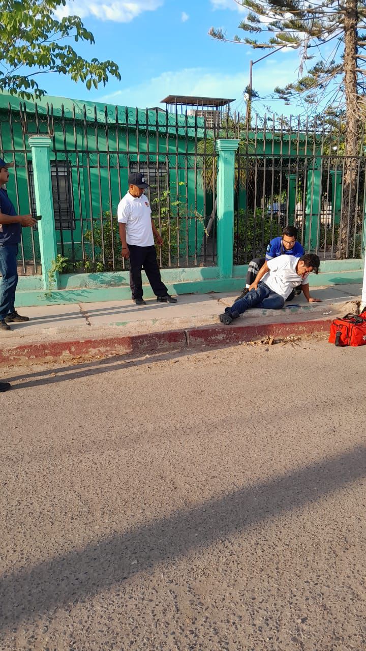 Resulta operador de camión lesionado