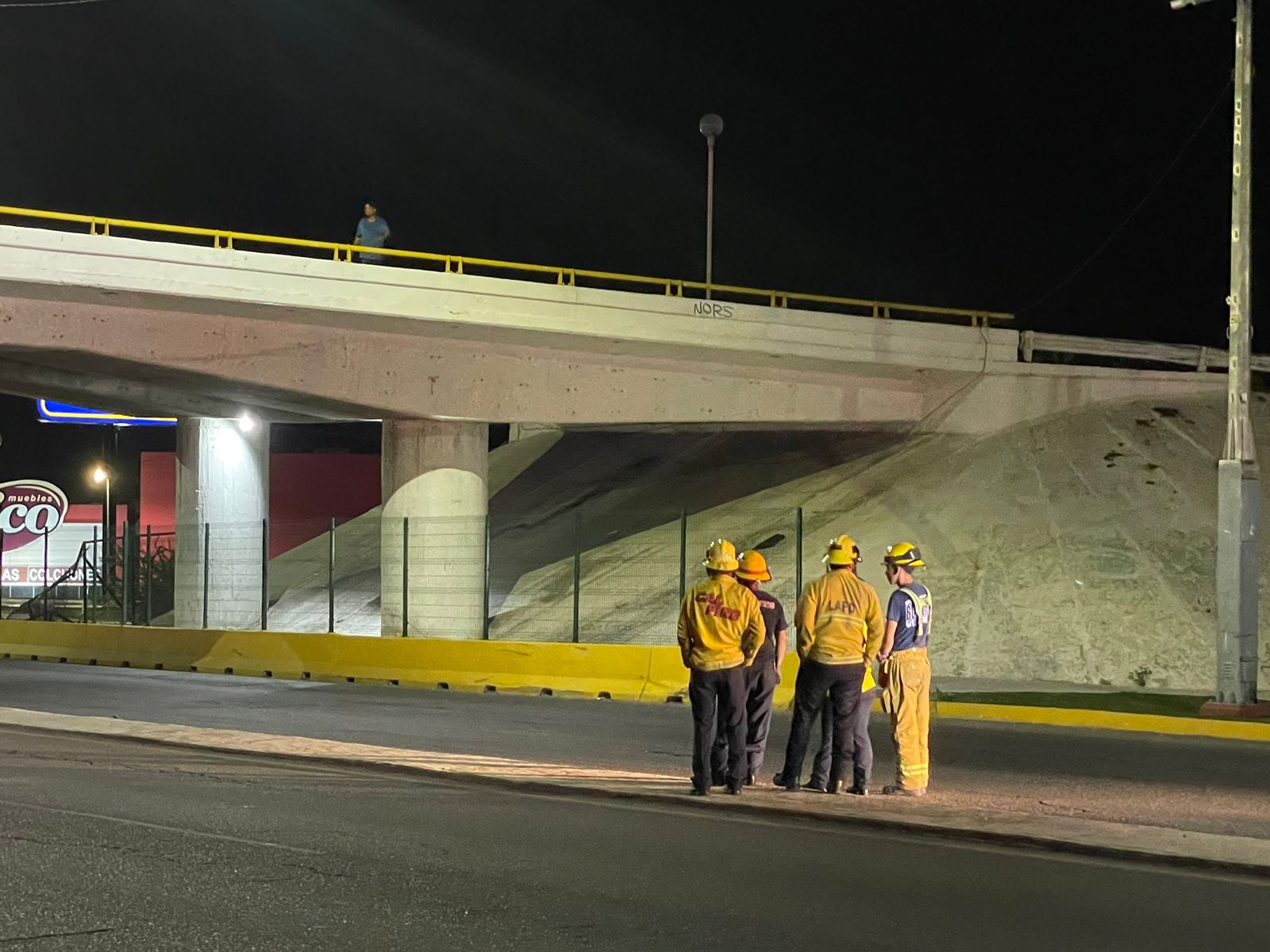 Intenta hombre suicidarse en el puente de Miramar
