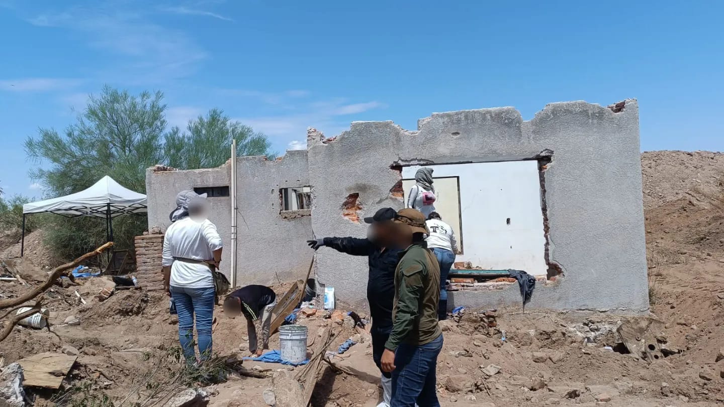 Suman 24 cuerpos hallados en fosa clandestina en la Cuadrita