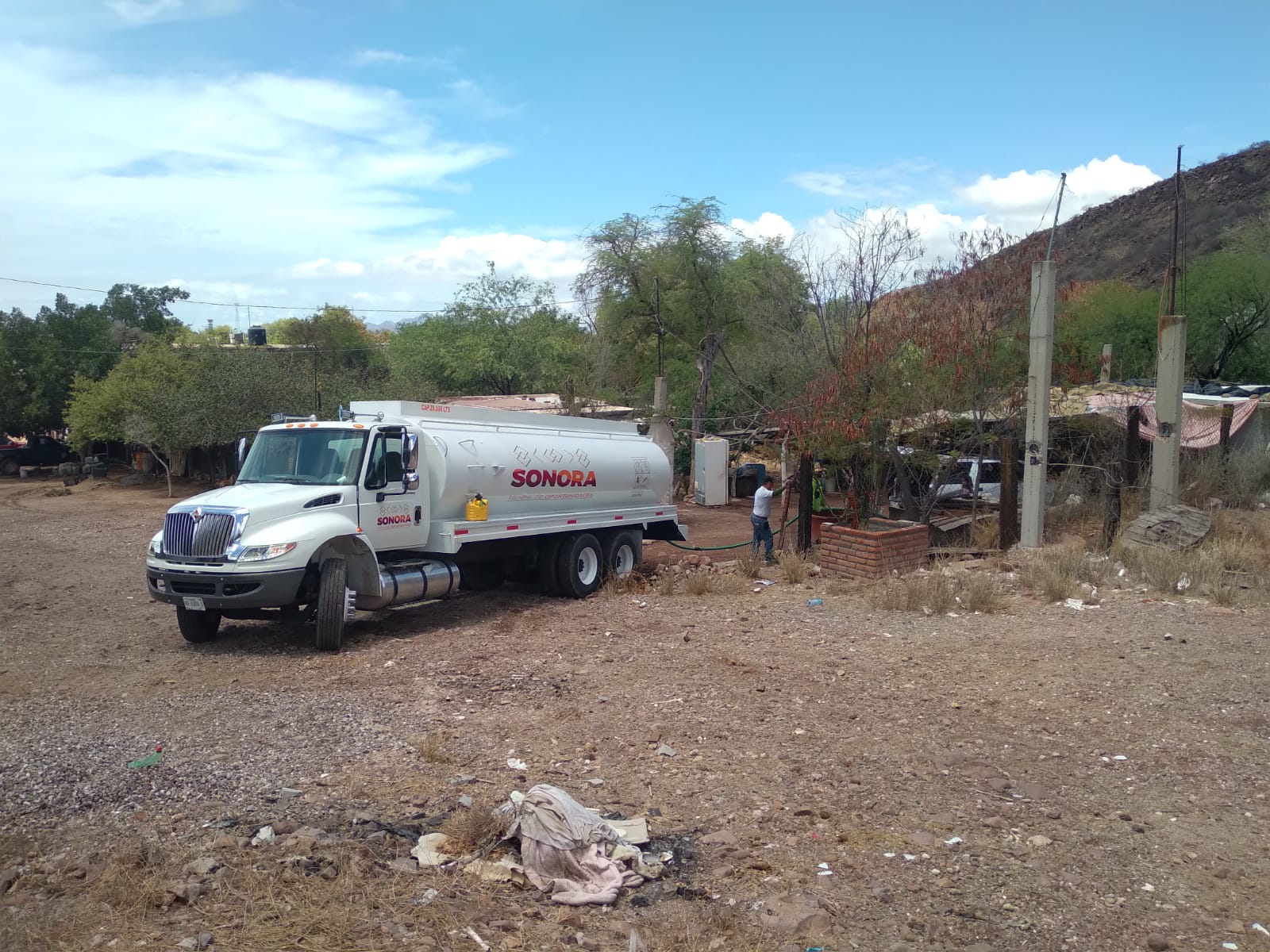 CEA Empalme reparte agua en pipas