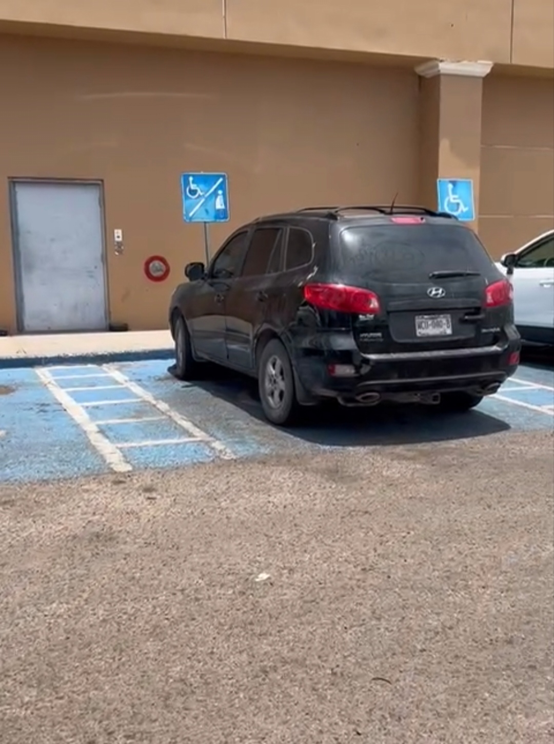 Tránsito promueve respeto a cajones azules