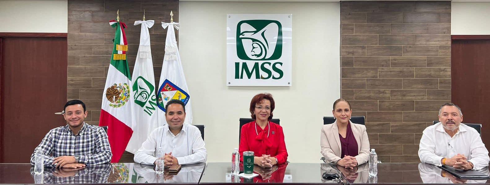 Entrega títulos Comuna al IMSS