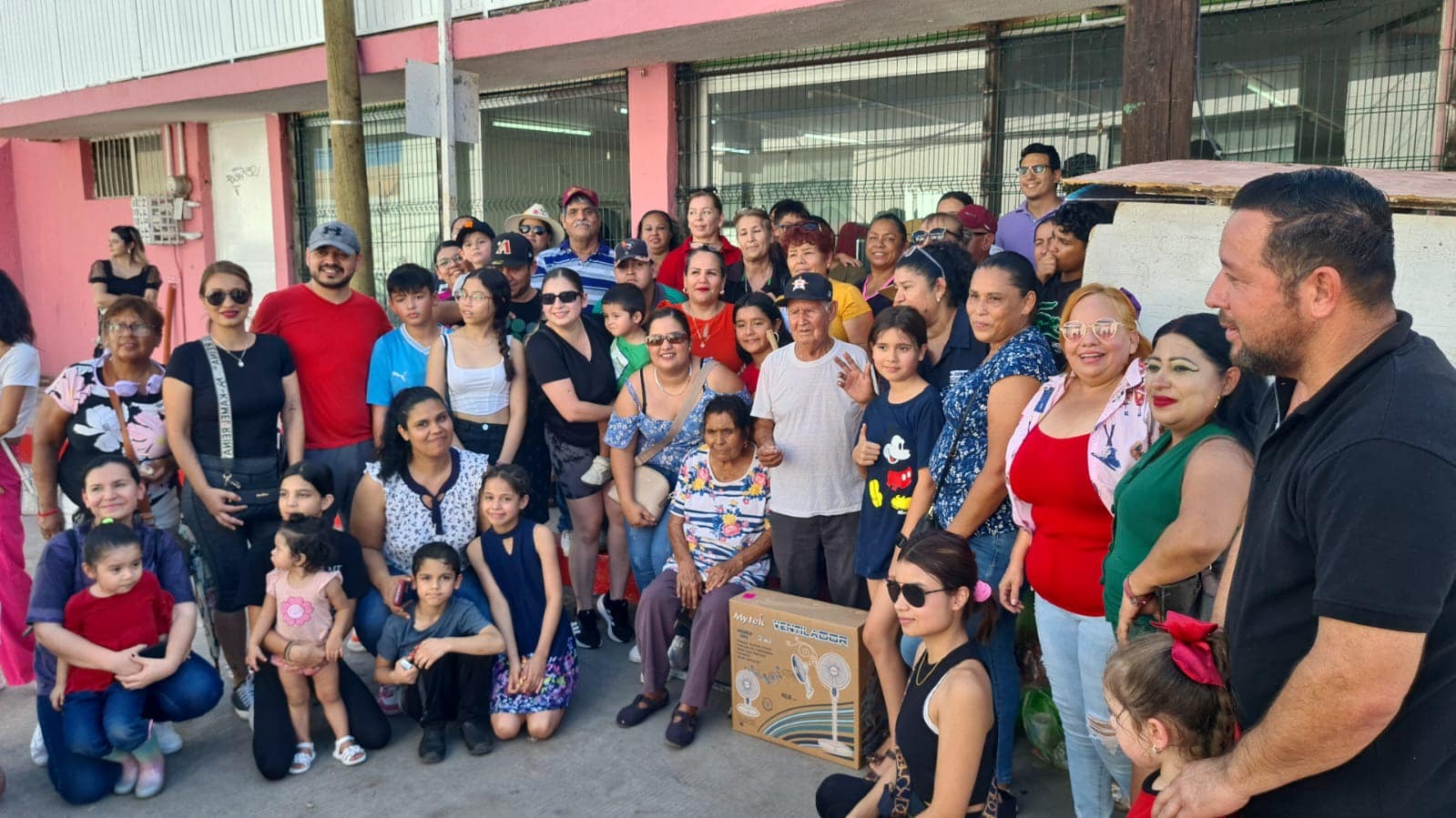 Respaldan guaymenses a Doña Lola y Don Salvador