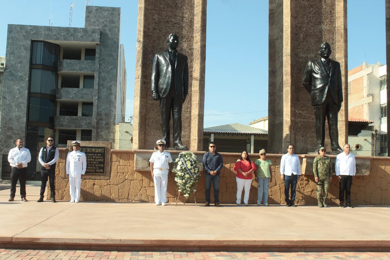 Realiza Ayuntamiento de Guaymas ofrenda y guardia de honor a Adolfo de la Huerta