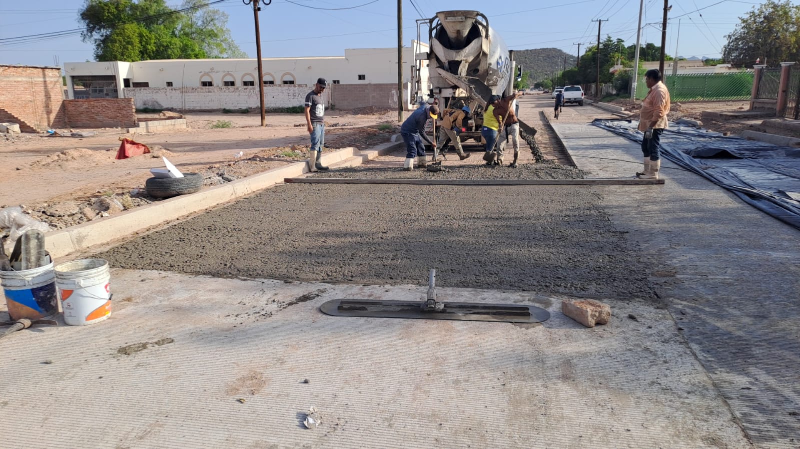 Avanza pavimentación en calle Guillermo Prieto; cumple alcalde Luis Fuentes con vecinos