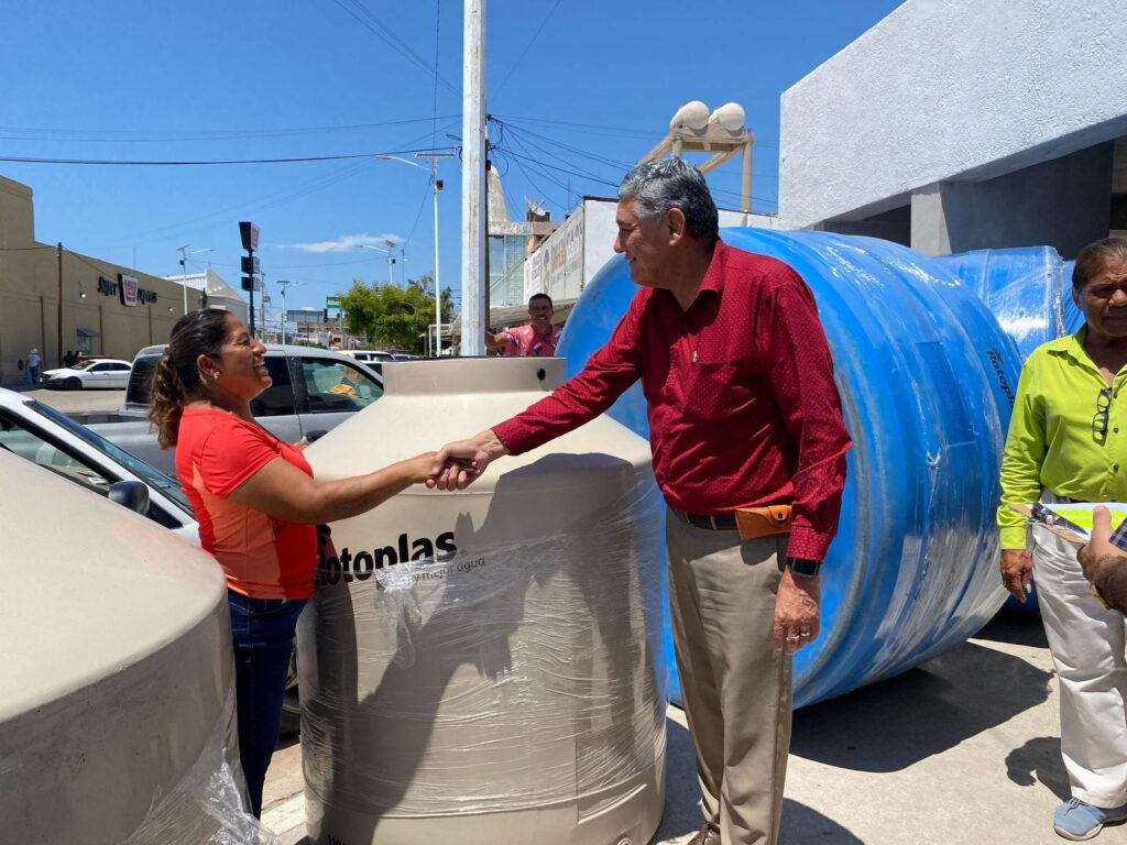14 agosto entrega alcalde subsidios de mariana trinitaria