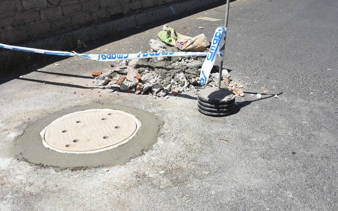 Continúa Servicios Públicos trabajando en tapaderas para alcantarillas de concreto y apoya a CEA