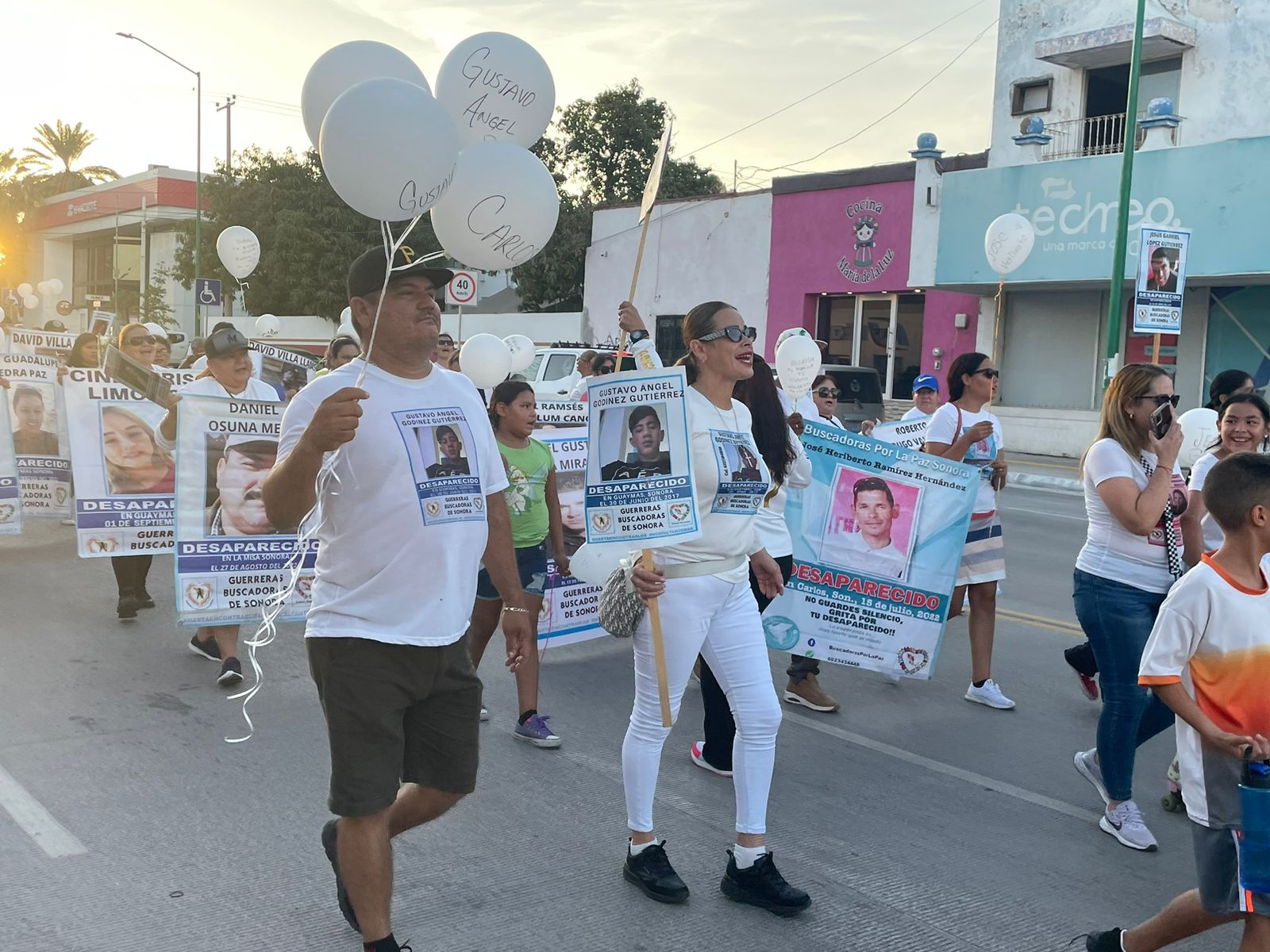 Marchan por sus desaparecidos en Guaymas