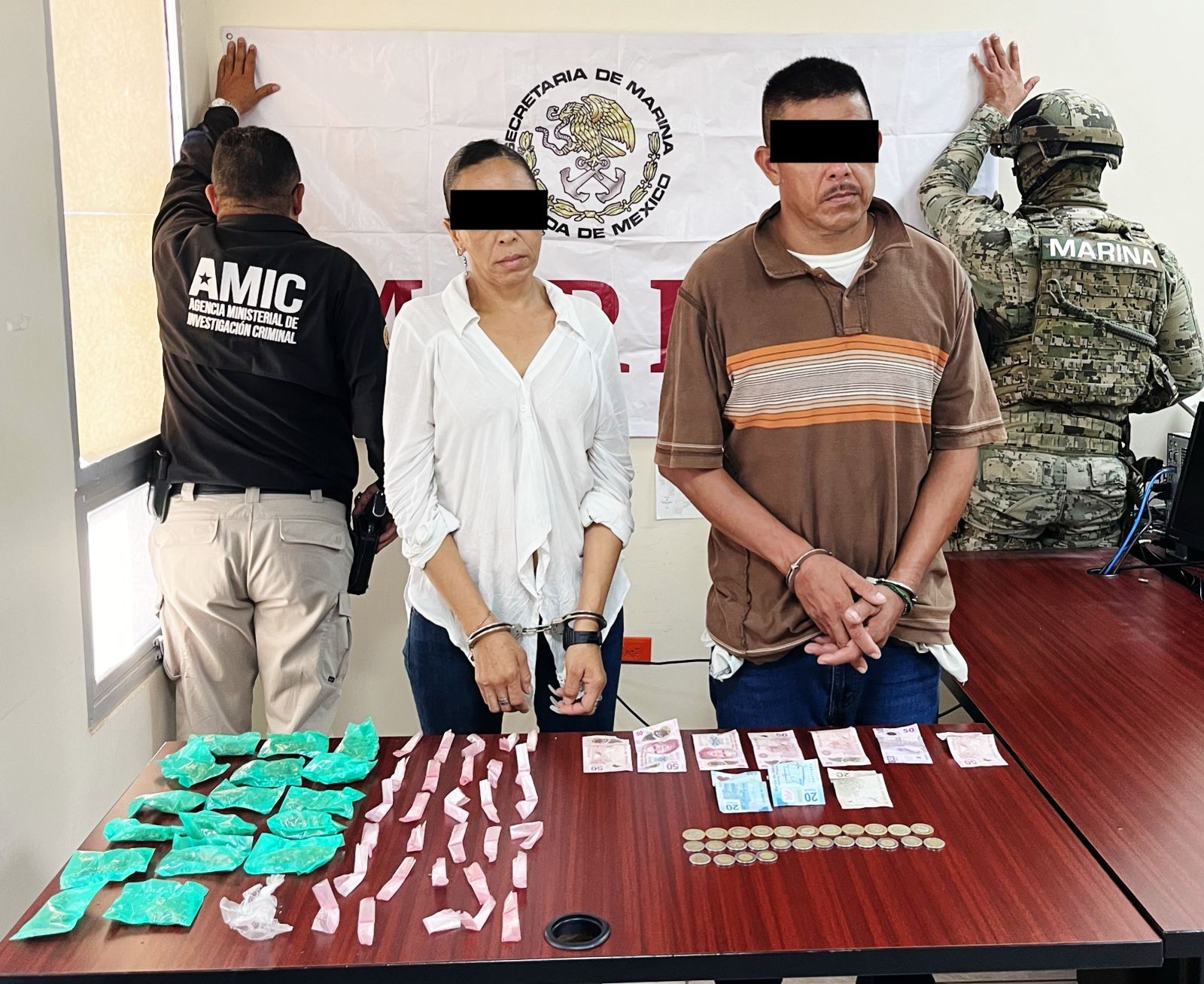 Capturados dos presuntos narcomenudistas en cateo