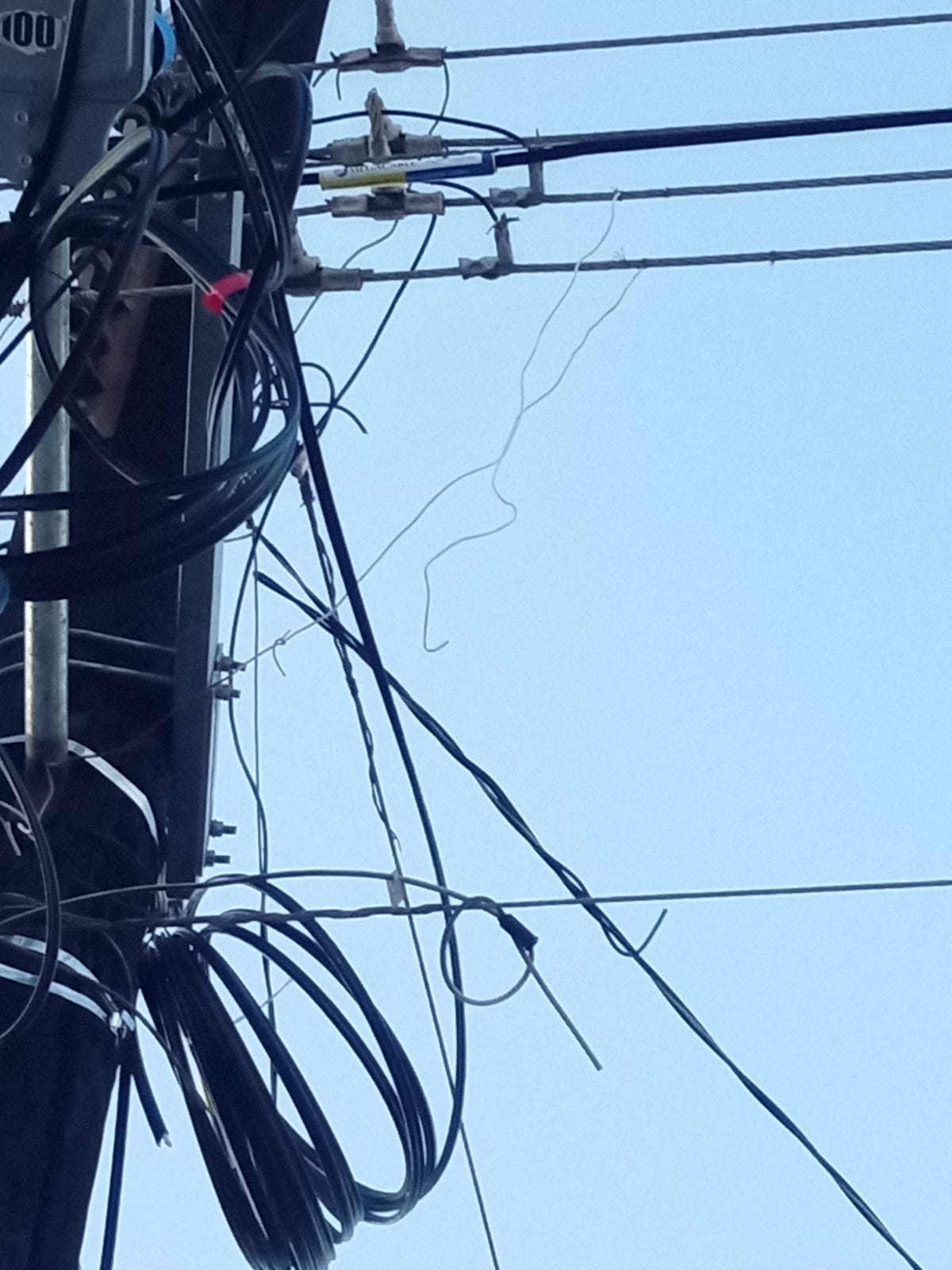 Denuncian a empresa por robo de luminaria