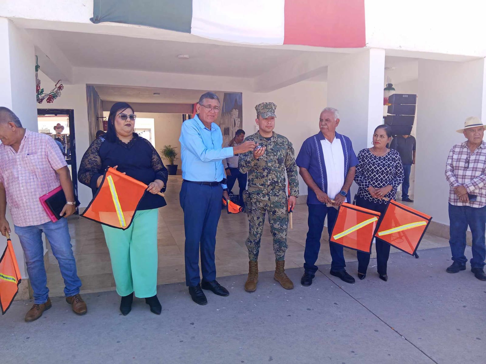 Entrega tres patrullas el presidente municipal, Luis Fuentes Aguilar a Seguridad Pública