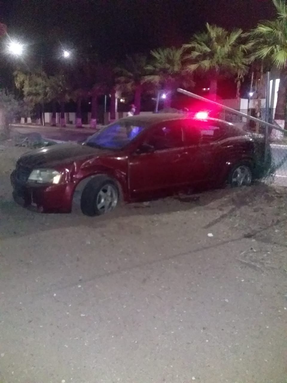 Choca auto contra cerco