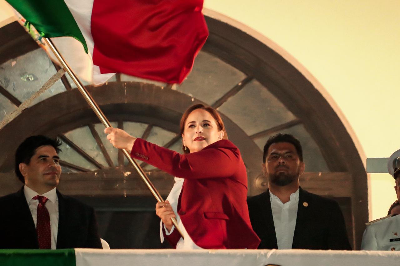 Conmemora alcaldesa Karla Córdova González 214 aniversario del Grito de Independencia de México