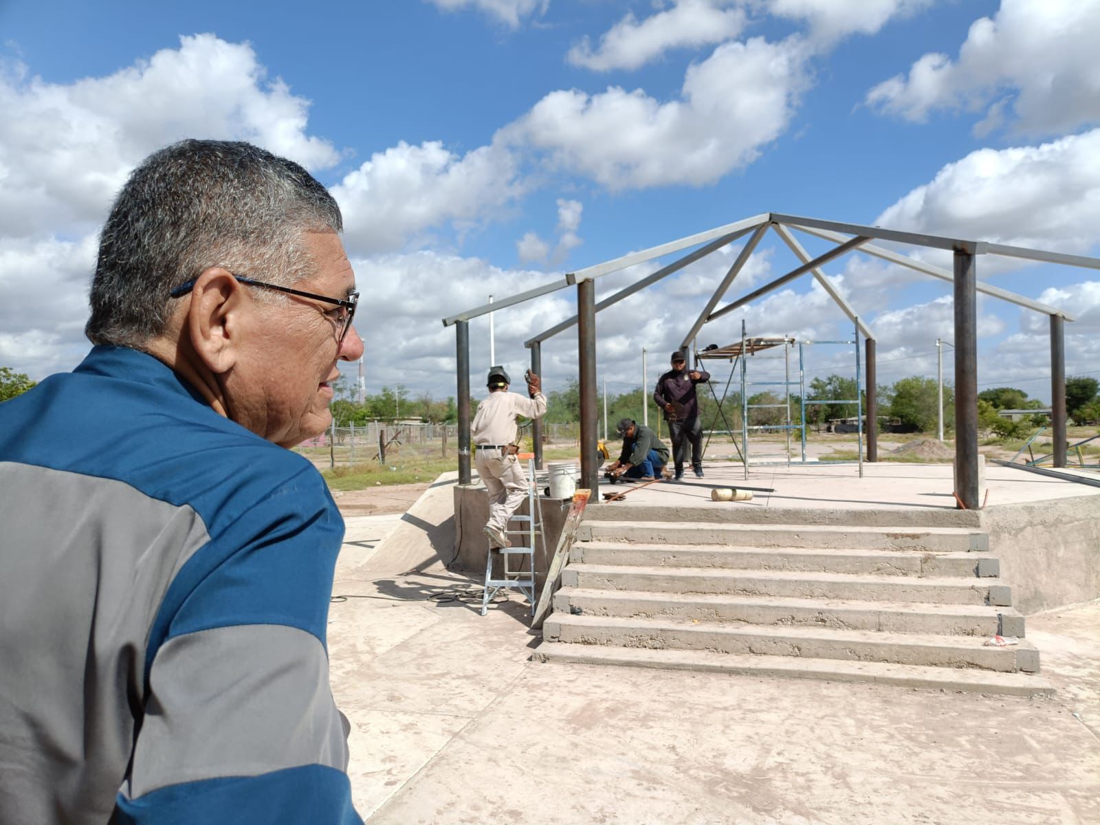 Avanza construcción de parque recreativo en el ‘Úrsulo Galván’
