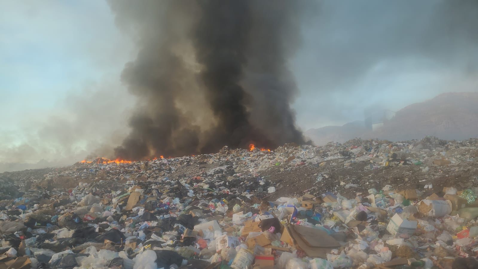 Se incendia basuron de Empalme