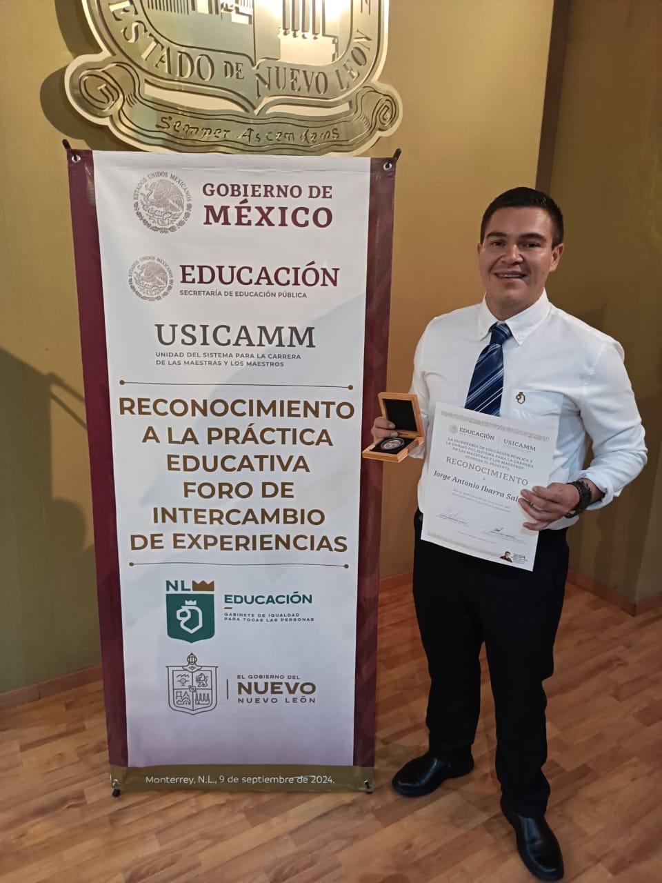 Reconocen autoridades educativas nacionales a docente de Cobach Sonora