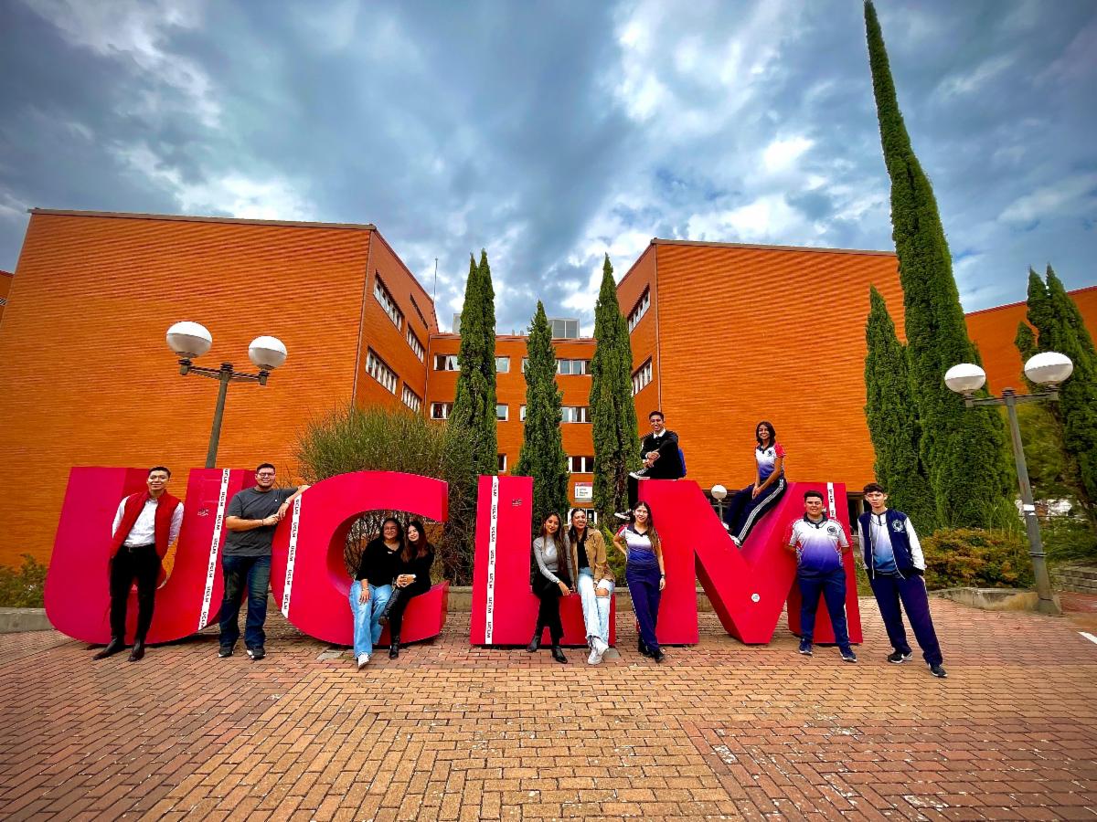 Realizan estancia académica en España estudiantes normalistas sonorenses