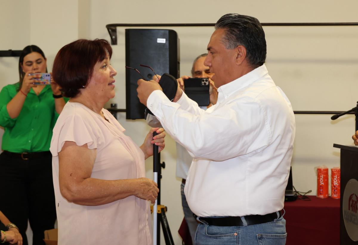 Suman esfuerzos para donar lentes graduados a jubilados y pensionados de Isssteson