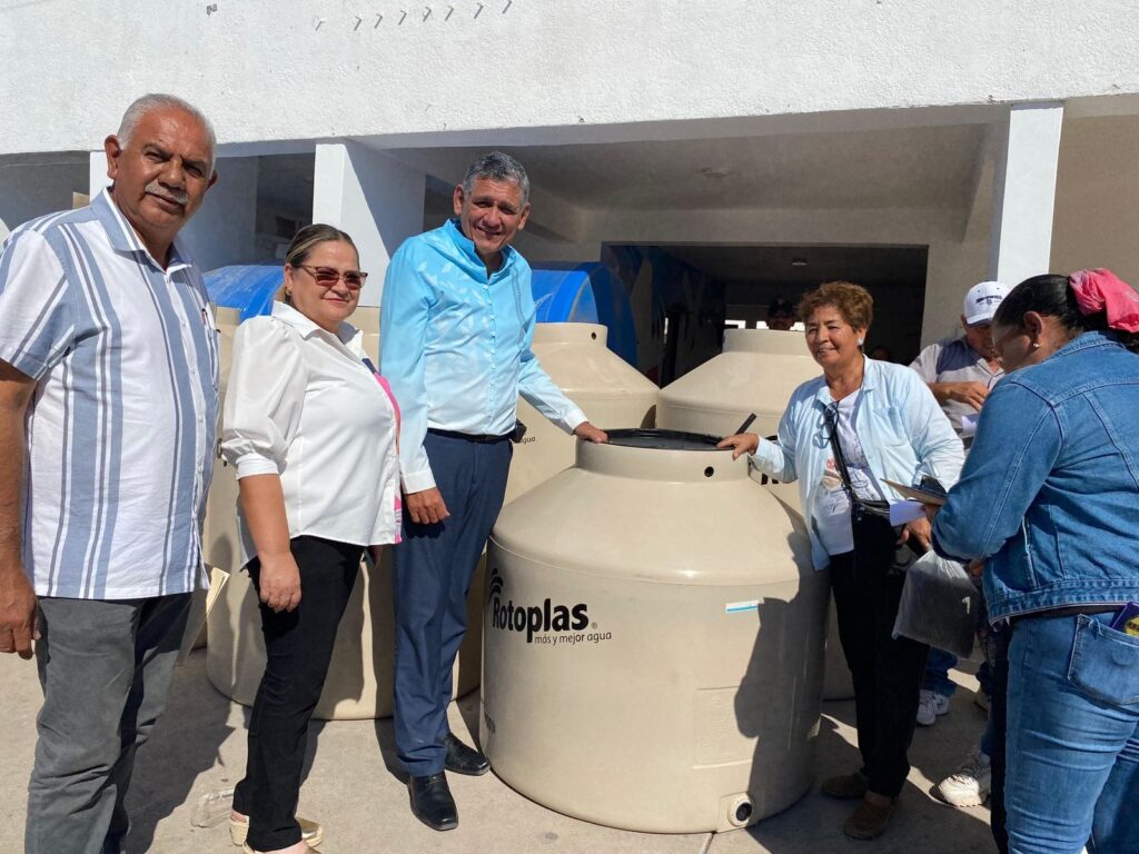 8 octubre entrega materian a beneficiados del nprograma maria trinitaria