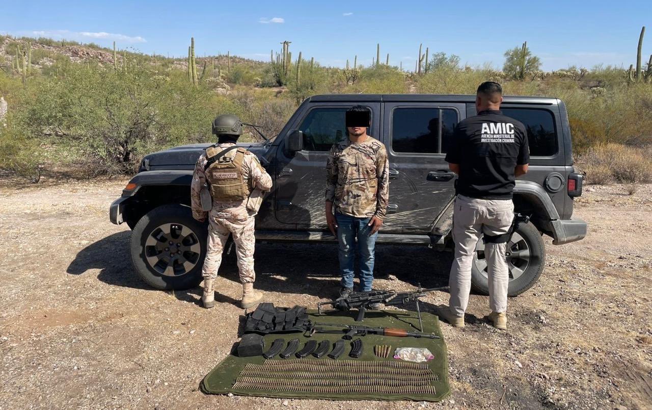 Operativo conjunto AMIC-SEDENA asegura vehículo robado y armas de fuego en Sonoyta