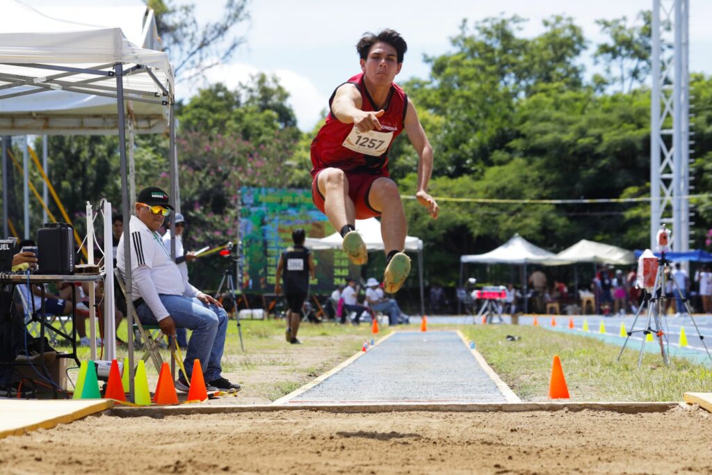 Yeshua Valencia salto de longitud