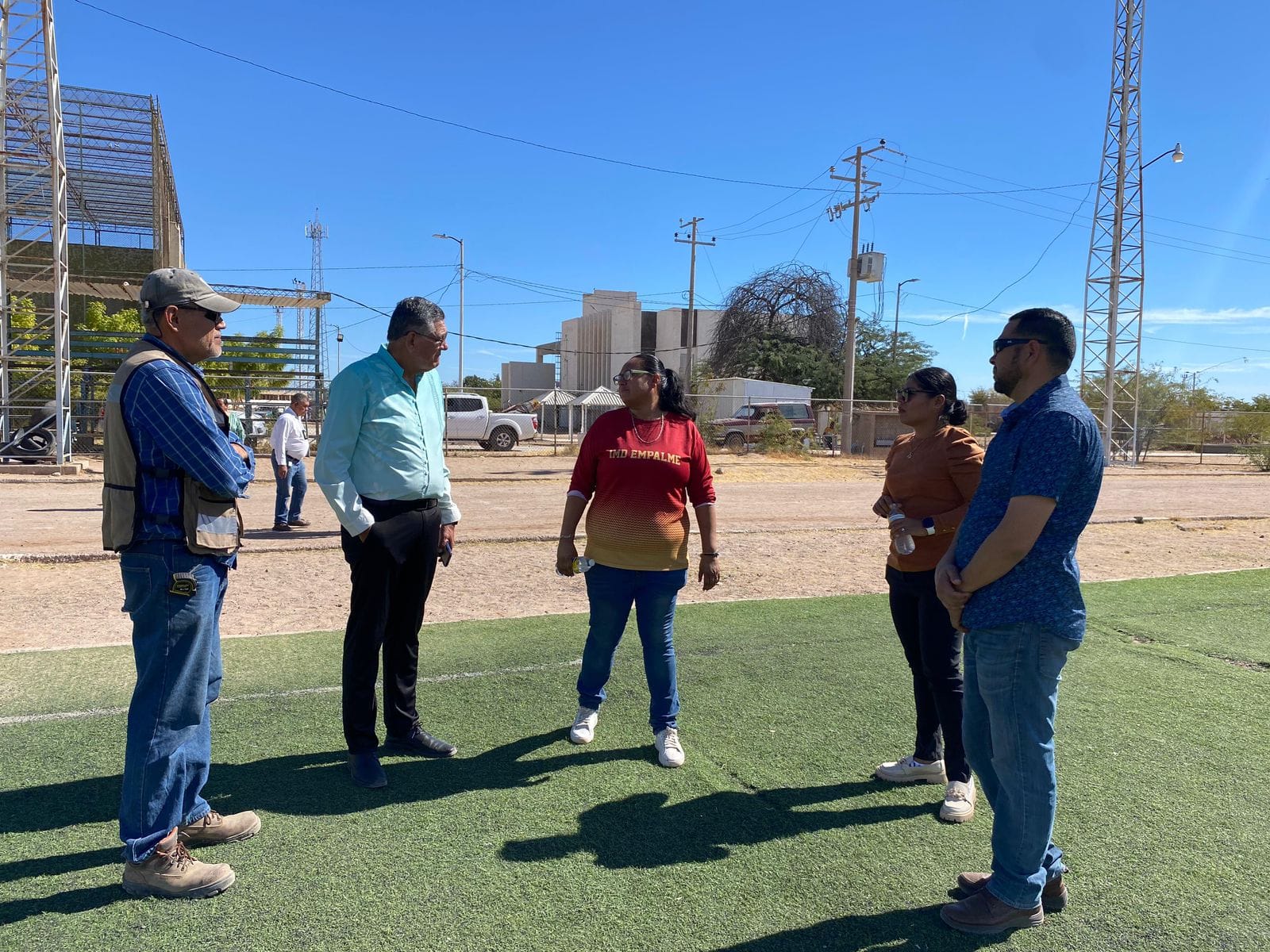 Supervisa alcalde Luis Fuentes Aguilar inicio de instalación de pasto sintético en la Unidad Deportiva Ángel Castro