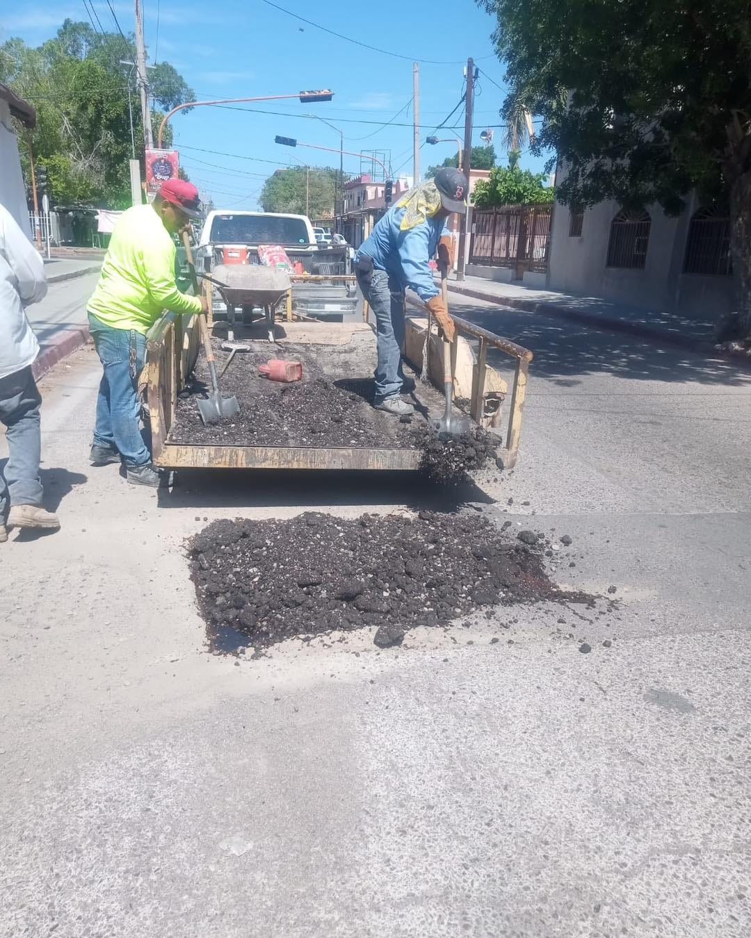 Continúa y cerrará ayuntamiento el presente año con intenso programa de bacheo en la ciudad