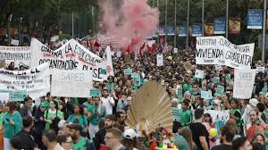 Protestan en España contra precios de rentas de viviendas