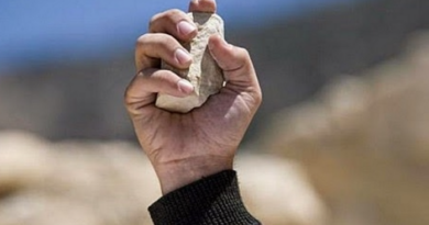 Lo Señalan De Lanzar Piedras A Las Casas