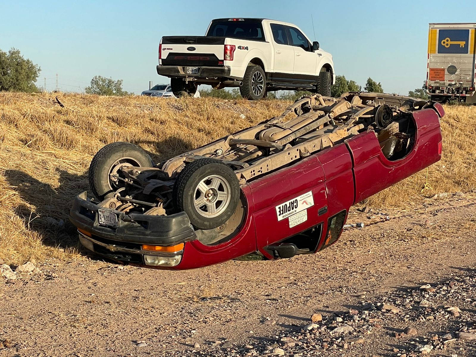 Resultan seis lesionados en volcadura