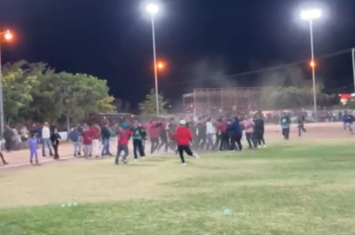 Termina juego en riña campal en Empalme