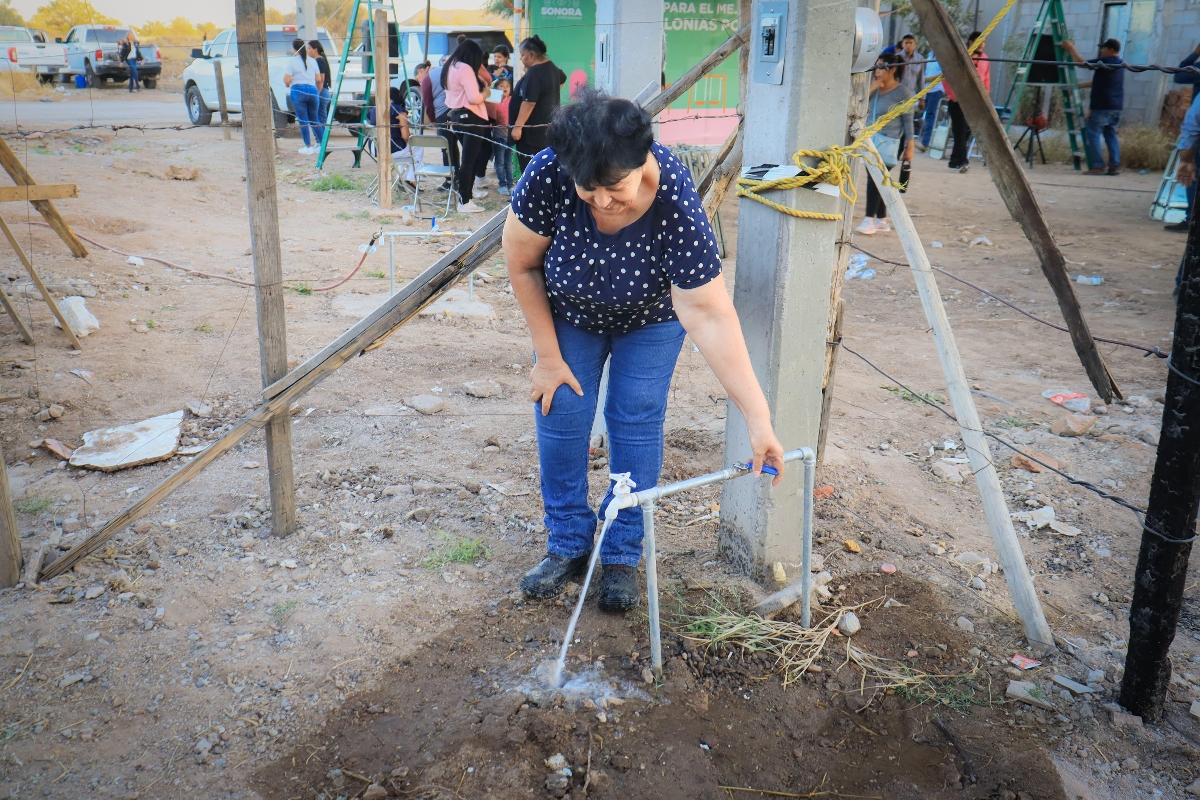 Garantiza Gobierno de Sonora acceso al agua potable a familias de Tres Reinas en HMO