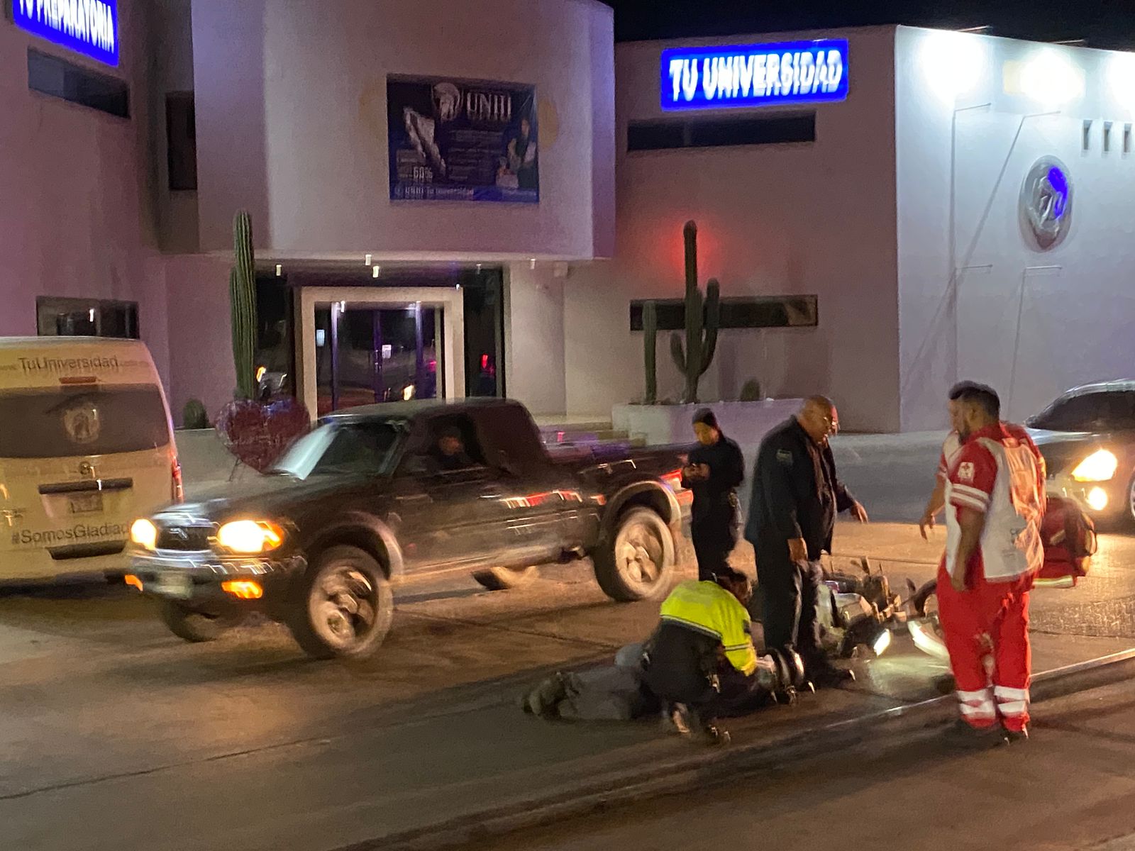 Choca moto contra poste