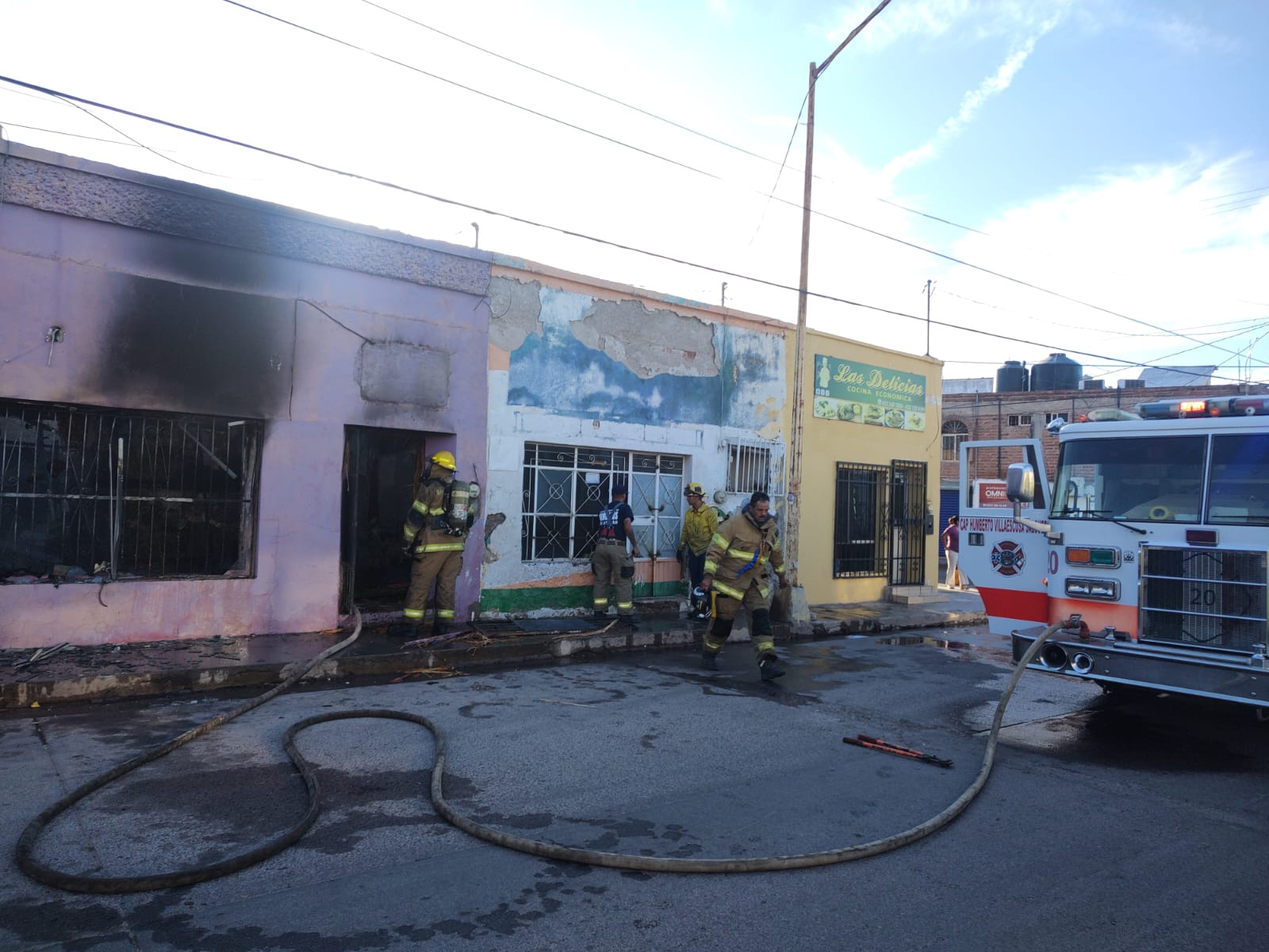 Vivienda en riesgo de desplome tras incendio