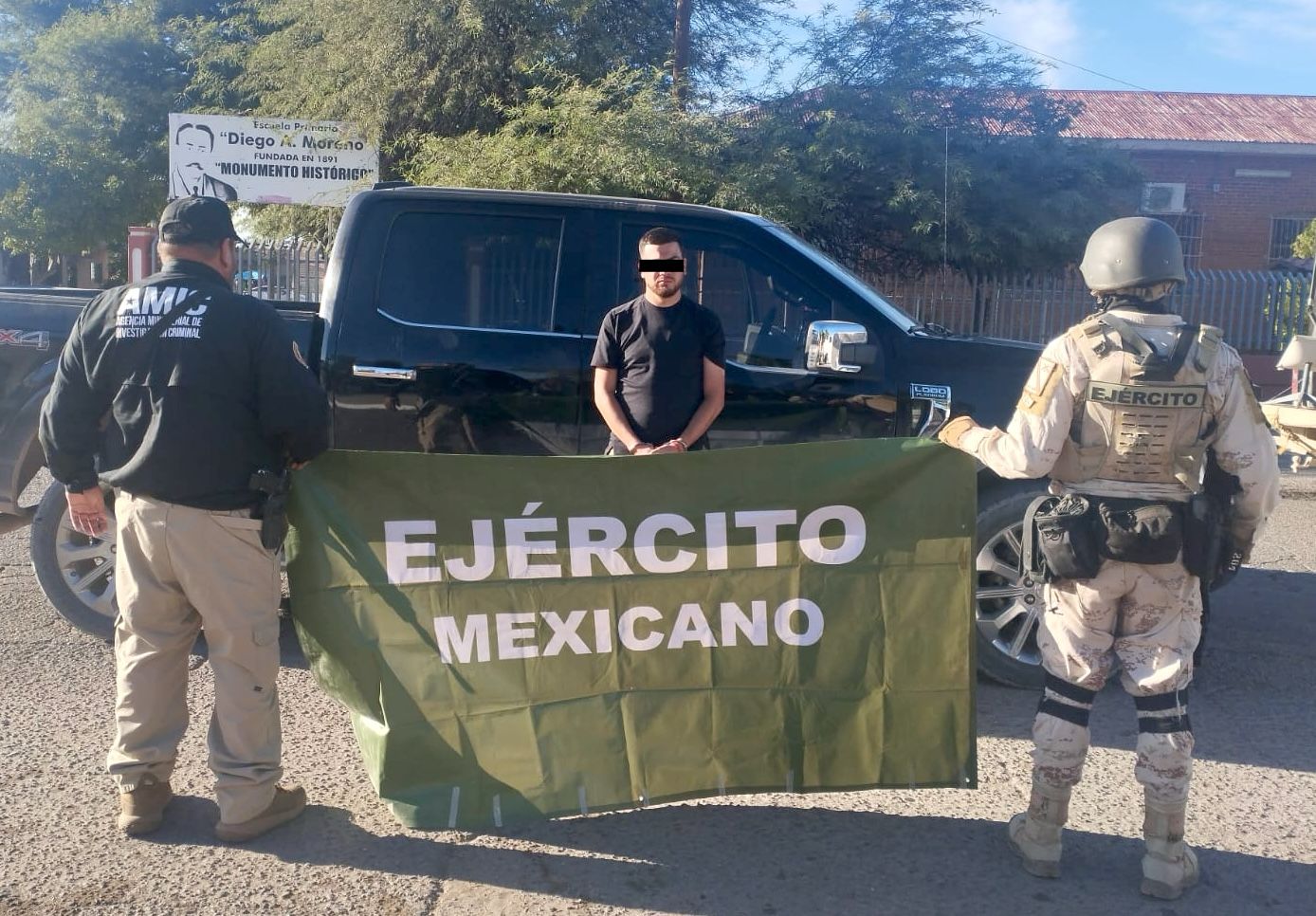 Detienen a masculino en posesión de arma de fuego y droga en Santa Ana