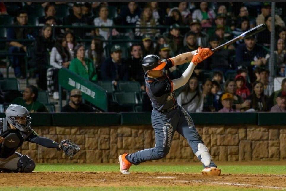 Naranjeros triunfa en extra innings