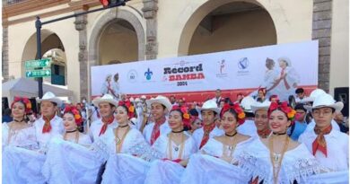 En Veracruz, se rompió un nuevo récord al reunir a más de 2,700 personas bailando “La Bamba”