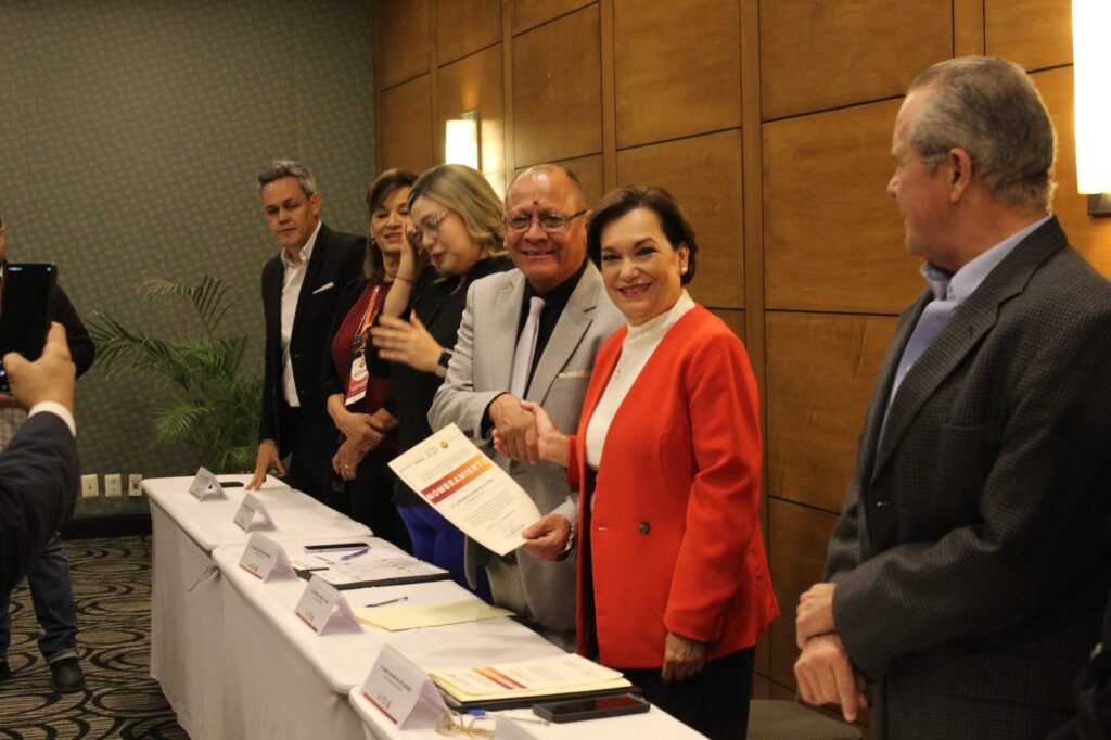 1 dicembre ratifican como contralr estatal a leobardo olmoso