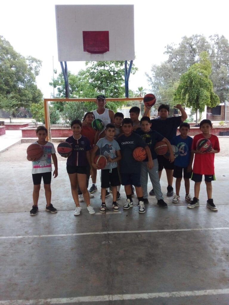 3 diciembre a buen ritmo escuelita de basquetbol de cuco mendoza