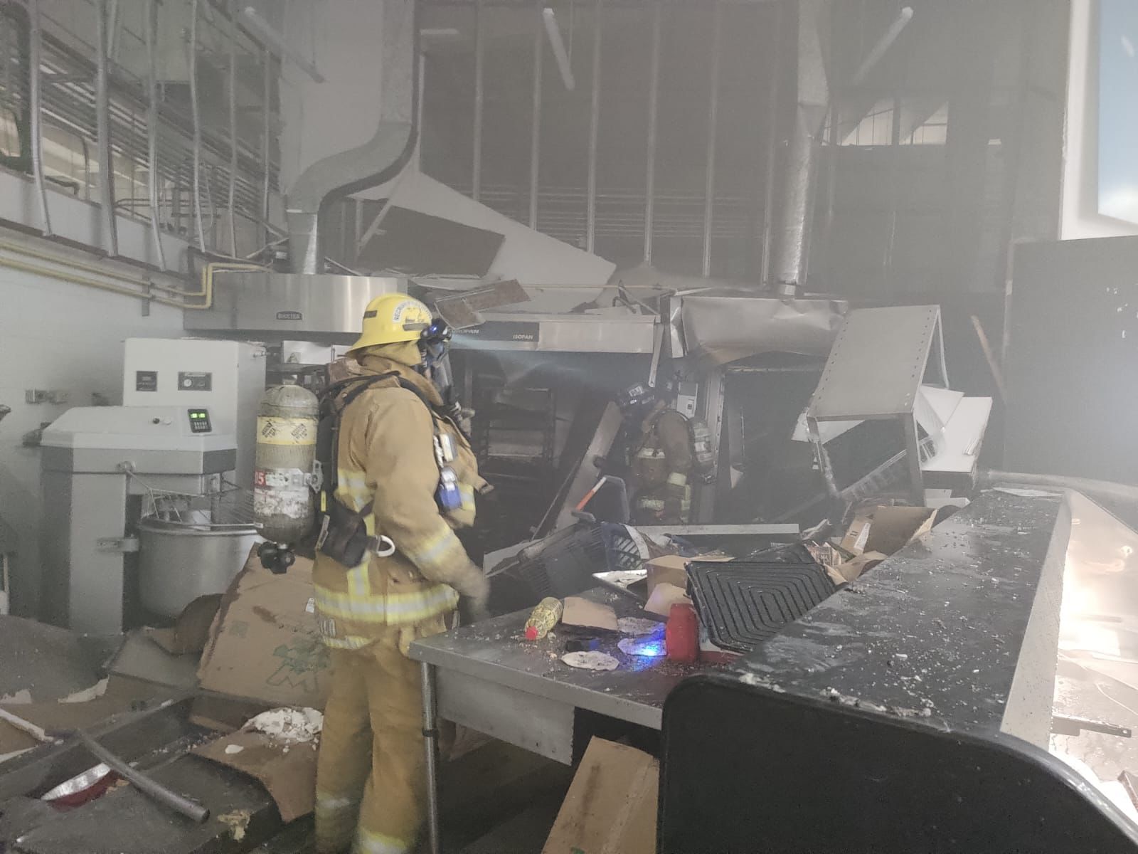 Se registra explosión e incendio de panadería de ley Marsella