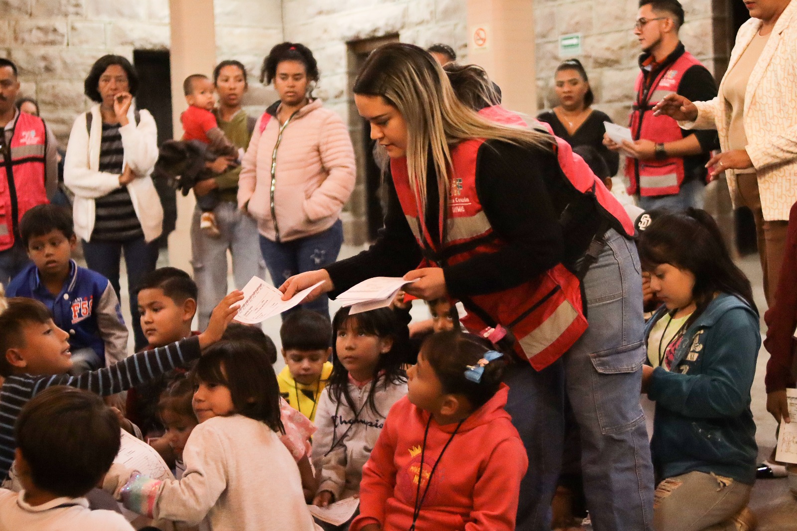 Lleva DIF a menores a la Villa Navideña