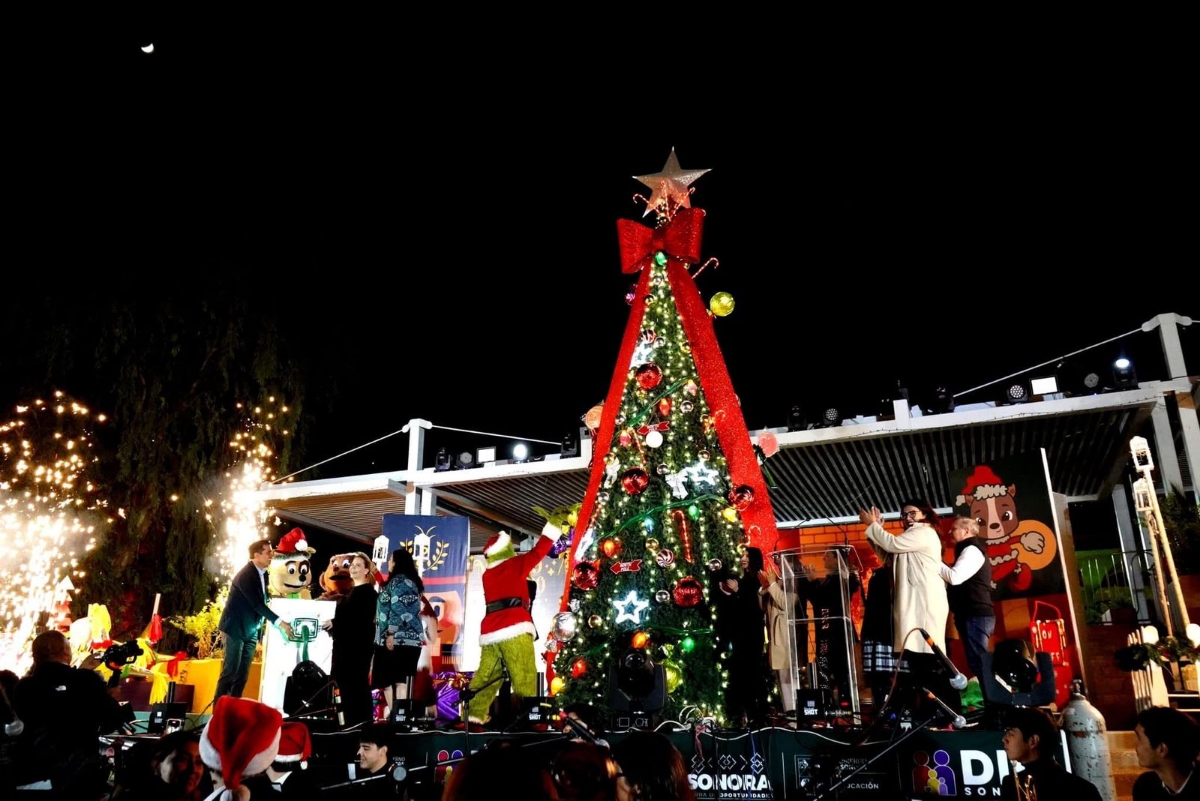 Llega espíritu de navidad al Parque Infantil con encendido del Árbol Navideño