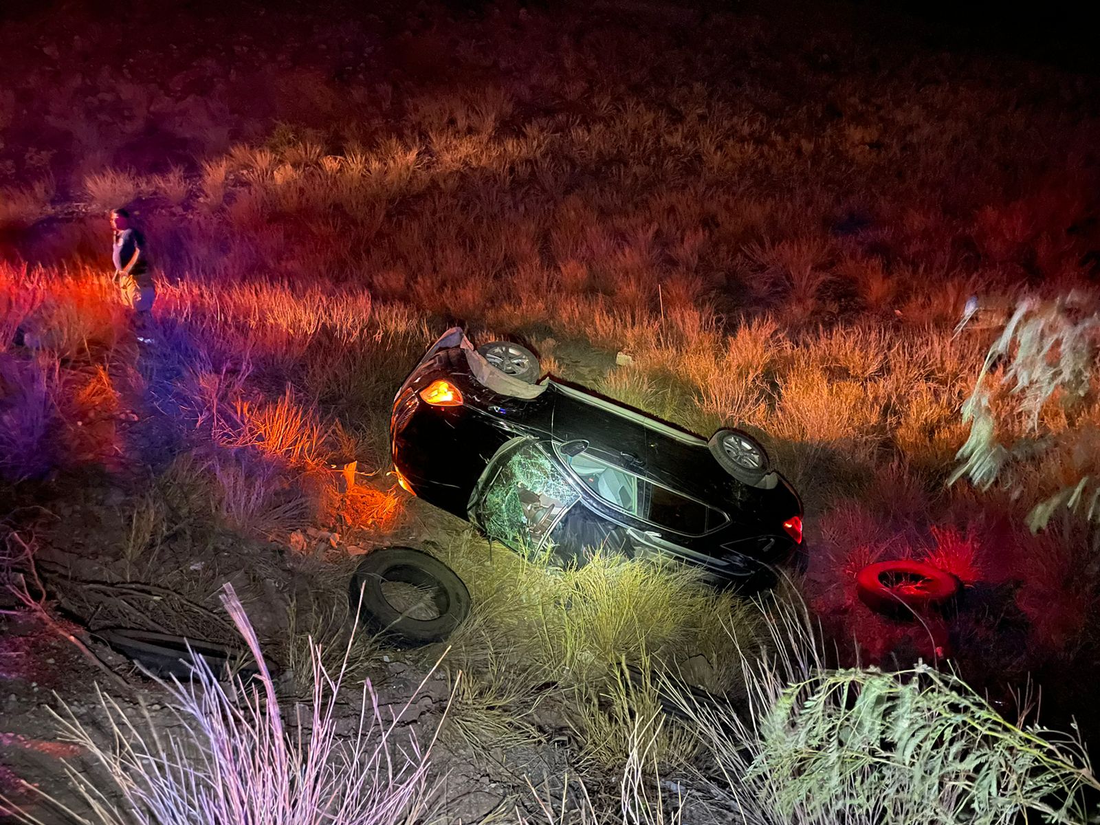 Vuelca camioneta al sur de Guaymas