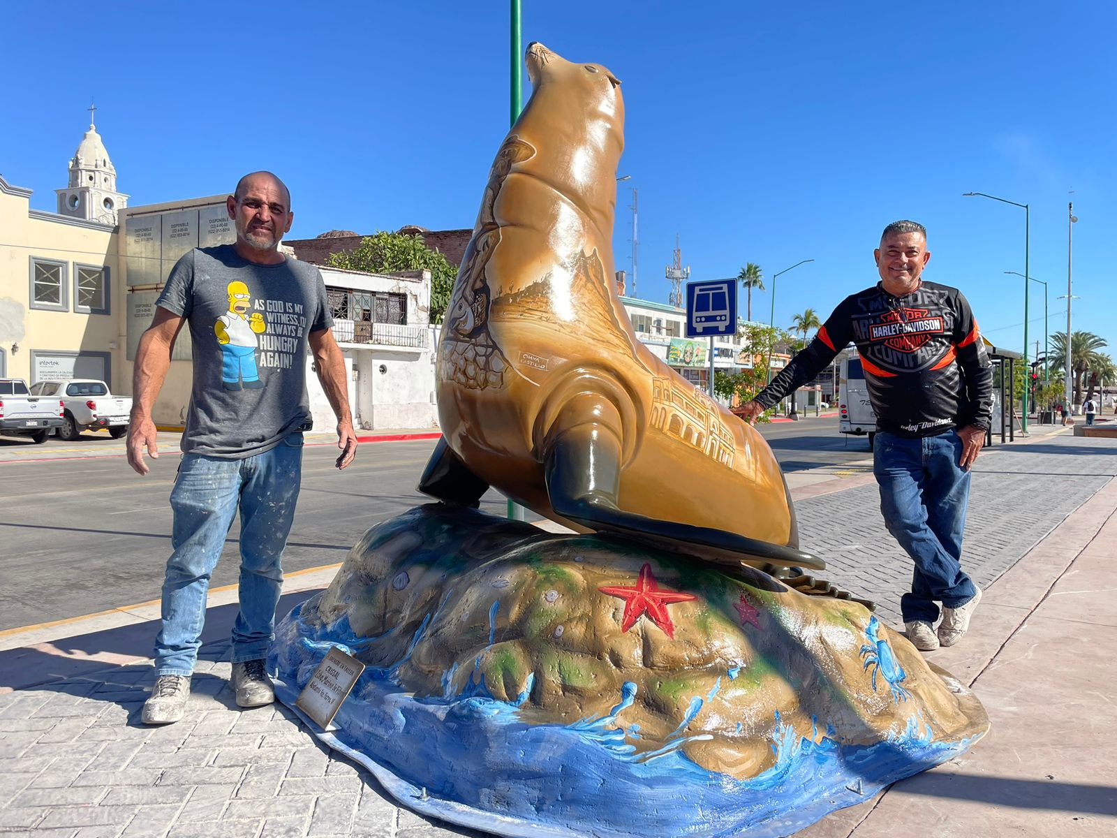 Instalan monumento de lobo marino en la plaza Tres Presidentes