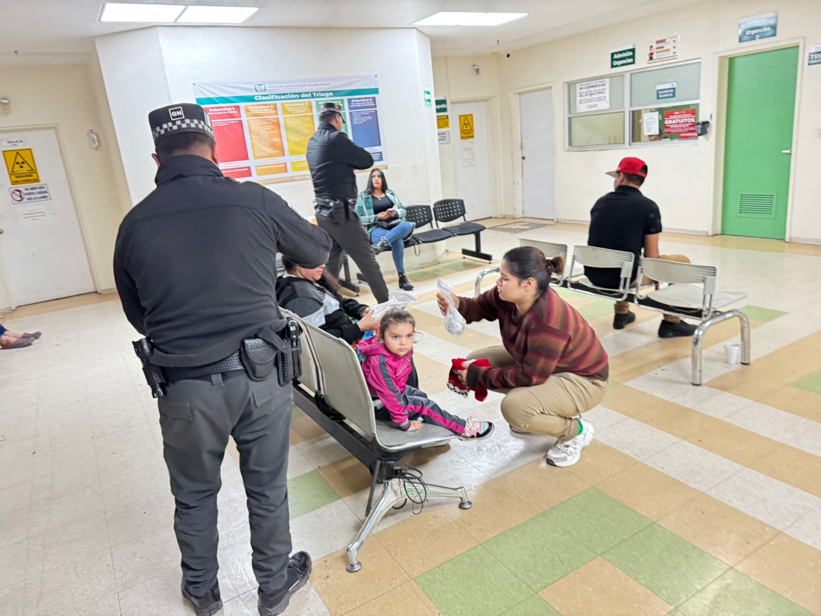 Llevan elementos de la Guardia Nacional División Carreteras cena de Nochebuena a hospitales