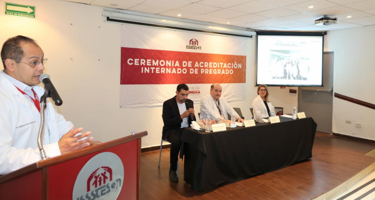 Culminan estudiantes de medicina su internado de pregrado en Isssteson