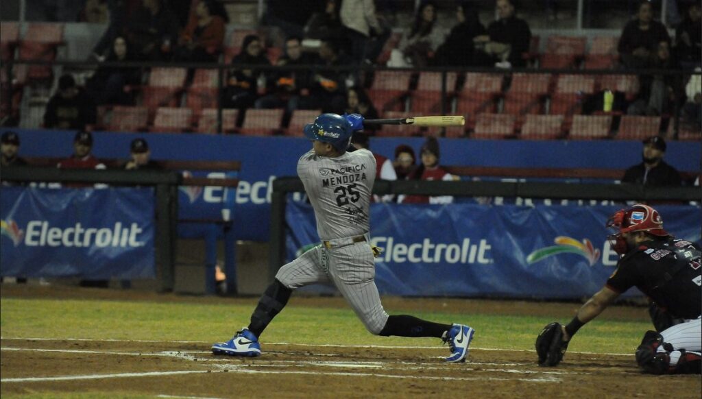 Yaquis iguala serie ante Mayos