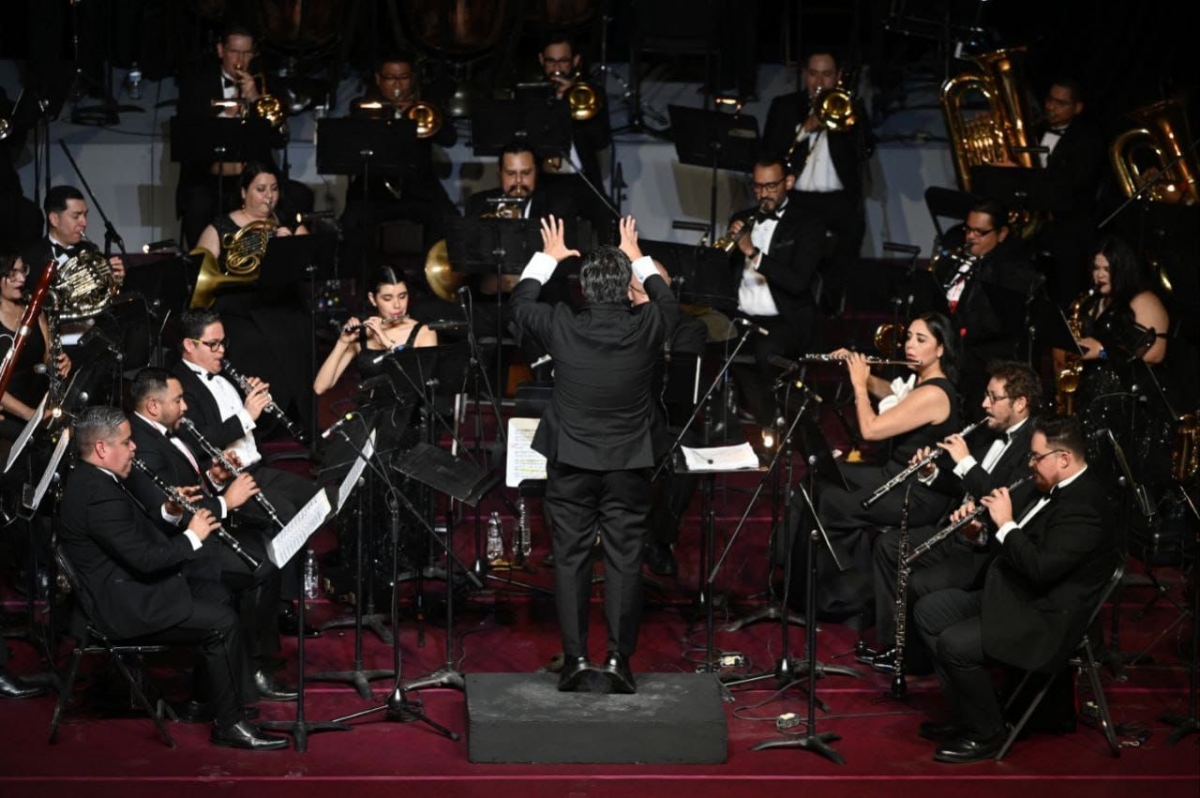 Gobierno de Sonora entrega reconocimiento a la Banda Sinfónica del Estado por su 45.º aniversario