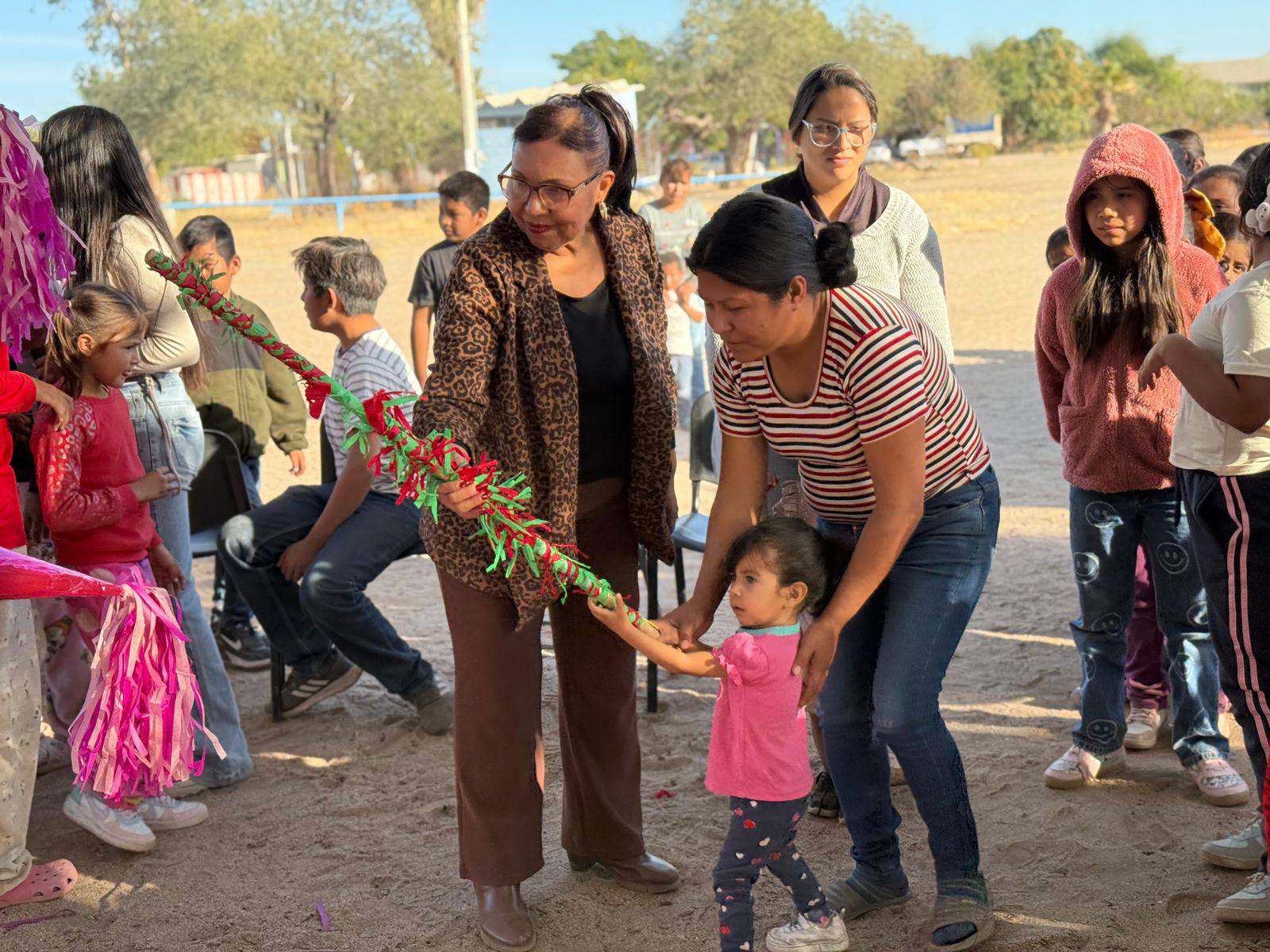 Celebran alcalde Luis Fuentes Aguilar y Xóchitl Mejía a niñas y niños de los ejidos Juan Rodríguez y Junelancahui